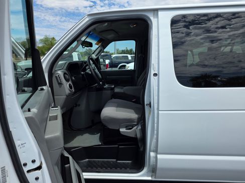 Used 2014 Ford E-350 and Econoline 350 XLT RWD image 13