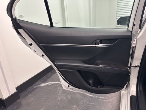 Used 2022 Toyota Camry SE image 14