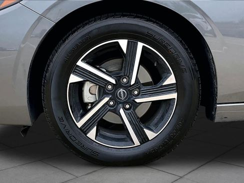 Used 2025 Nissan Sentra SV FWD image 11