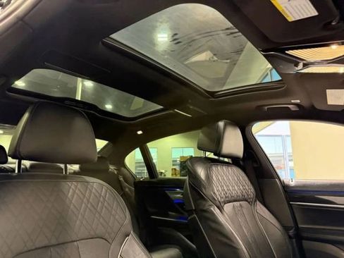 Used 2017 BMW 750i xDrive image 28