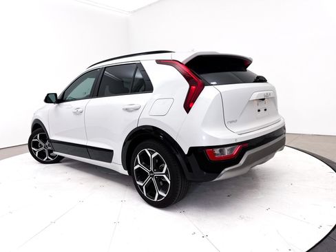 Used 2023 Kia Niro EX Touring FWD image 2