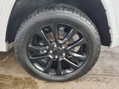 Used 2020 Jeep Grand Cherokee Altitude image 5