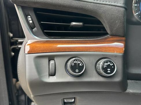 Used 2019 Cadillac Escalade Premium Luxury w/ Escalade Sport Edition AWD/4WD image 40