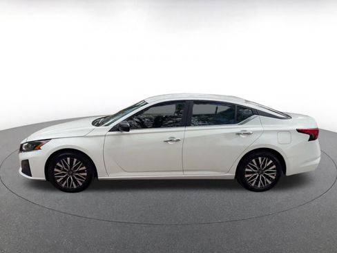 Used 2025 Nissan Altima 2.5 SV image 9