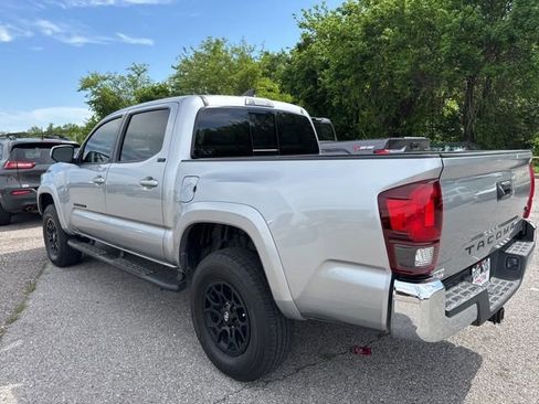 Used 2022 Toyota Tacoma SR5 RWD image 16