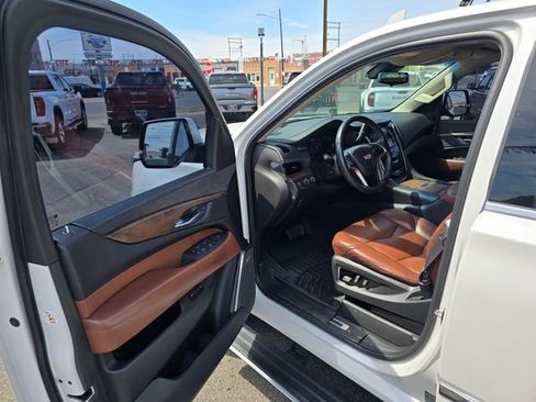 Used 2017 Cadillac Escalade ESV Premium Luxury AWD/4WD image 20