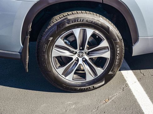 Certified 2023 Toyota Highlander XLE image 8