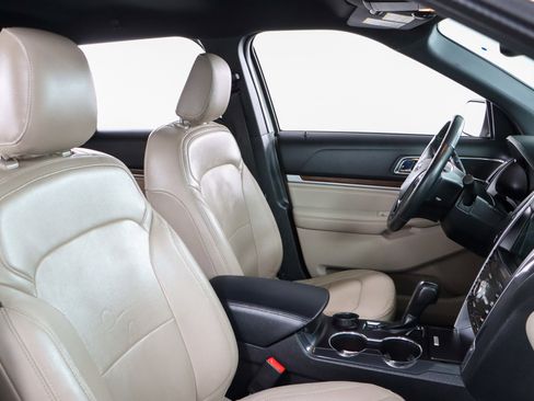 Used 2019 Ford Explorer Limited w/ Class III Trailer Tow Package image 28