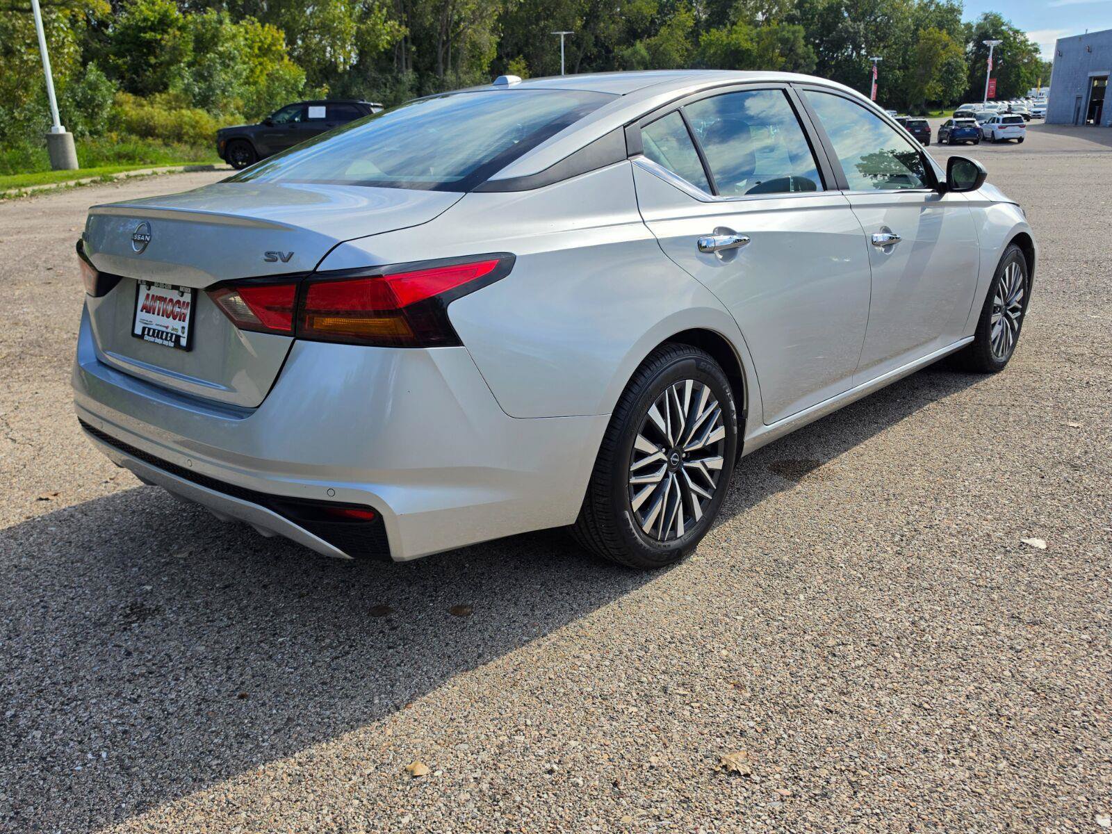 Used 2024 Nissan Altima 2.5 SV FWD image 13