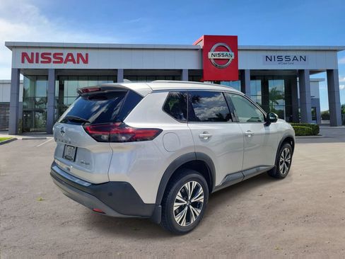 Used 2021 Nissan Rogue SV w/ Premium Package AWD/4WD image 2