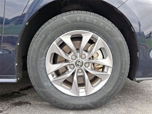 Used 2024 Toyota Sienna XLE image 8