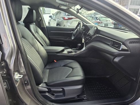 Used 2024 Toyota Camry SE image 11