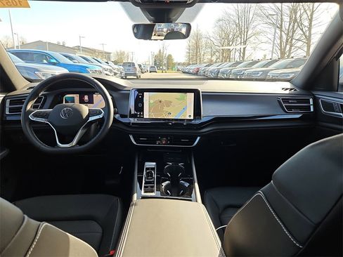 Certified 2025 Volkswagen Atlas Cross Sport SEL image 4