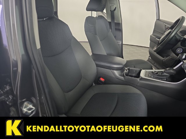 Used 2022 Toyota RAV4 LE AWD/4WD image 29