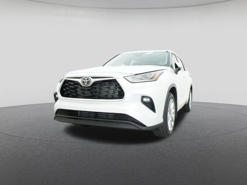 New 2026 Toyota Highlander Limited image 32