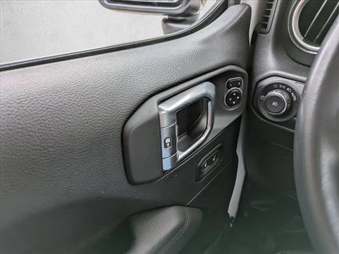 Used 2020 Jeep Wrangler Unlimited Sahara image 19