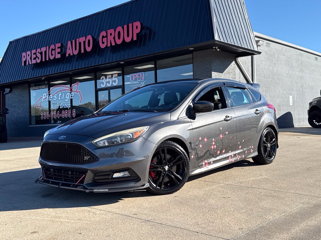 Used 2017 Ford Focus ST w/ Equipment Group 402A FWD image 22