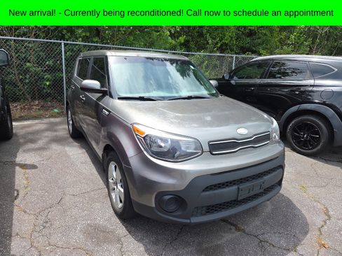 Used 2018 Kia Soul w/ Convenience Package FWD image 2