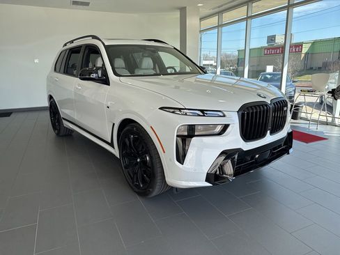 New 2026 BMW X7 M60i image 2