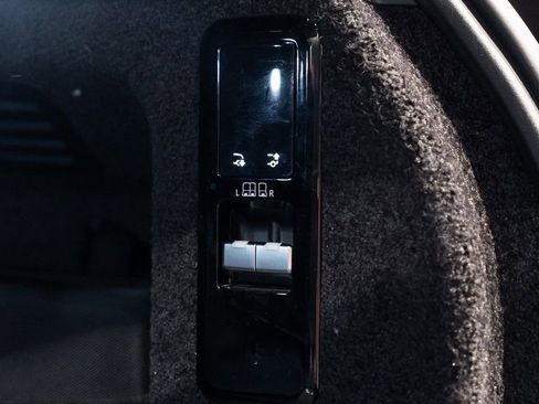 Used 2024 Land Rover Range Rover SE image 18