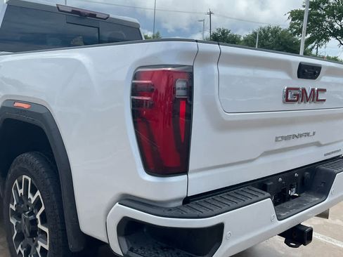 Used 2024 GMC Sierra 2500 Denali w/ Technology Package AWD/4WD image 8