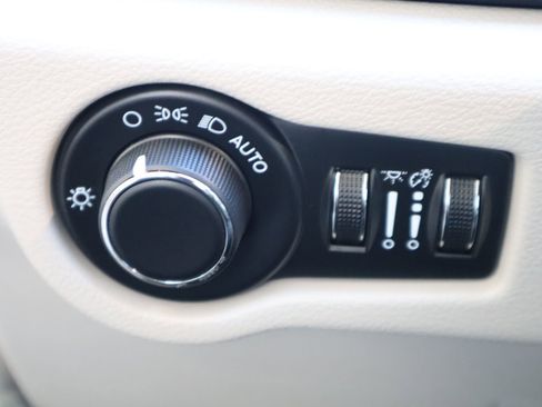 Used 2024 Chrysler Voyager LX FWD image 34