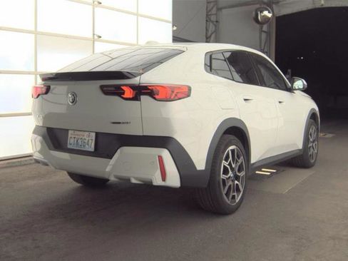 Used 2025 BMW X2 xDrive28i image 2