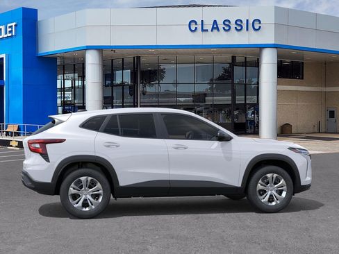 New 2026 Chevrolet Trax LS image 5