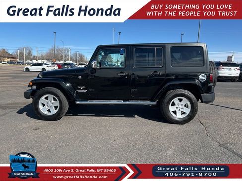 Used 2017 Jeep Wrangler Unlimited Sahara w/ Dual Top Group image 4