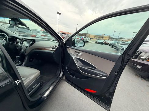 Used 2017 Hyundai Santa Fe Limited image 34