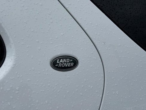 Used 2025 Land Rover Discovery S AWD/4WD image 10