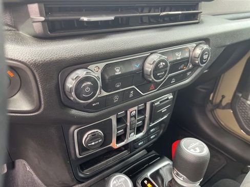 Used 2025 Jeep Gladiator Sport AWD/4WD image 25