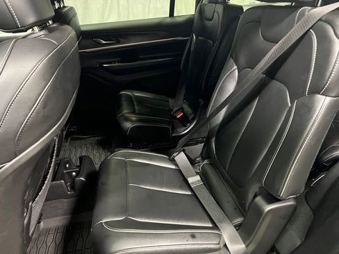 Used 2023 Jeep Grand Cherokee L Limited AWD/4WD image 19