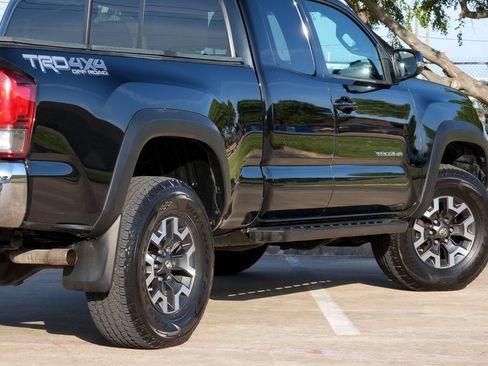 Used 2016 Toyota Tacoma TRD Off-Road AWD/4WD image 36