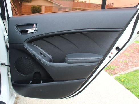 Used 2016 Kia Forte LX FWD image 28