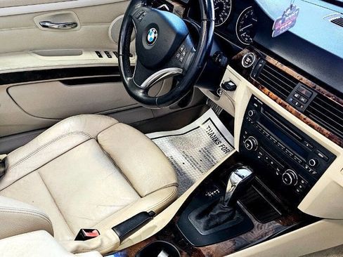 Used 2011 BMW 335i Convertible image 32