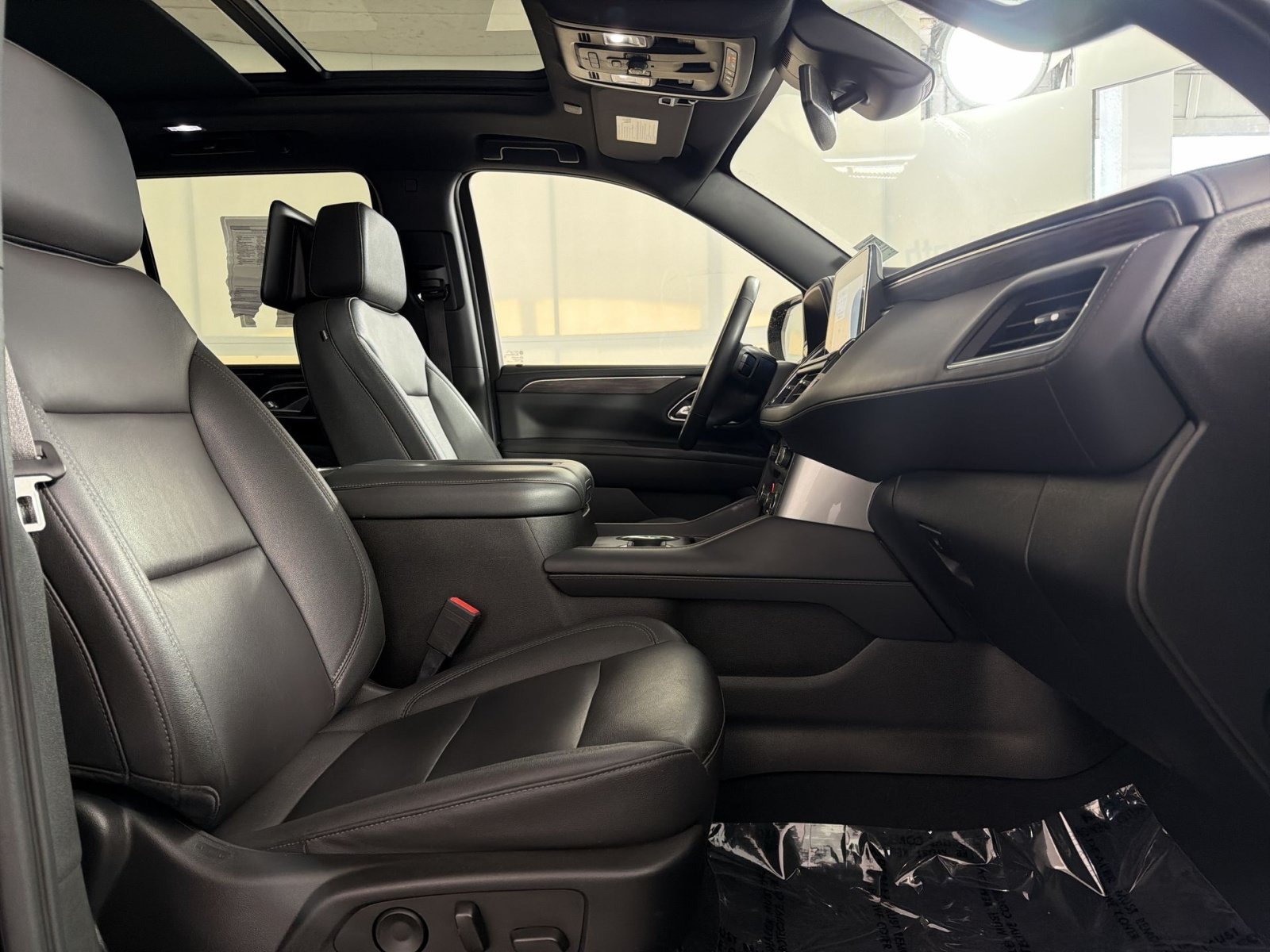 Used 2023 Chevrolet Tahoe LT w/ Luxury Package AWD/4WD image 28