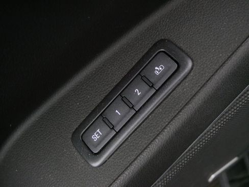 Used 2018 GMC Yukon XL Denali w/ Denali Ultimate Package AWD/4WD image 17