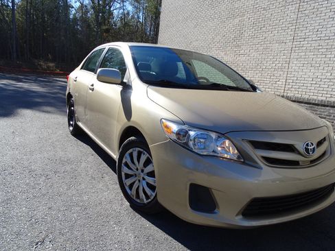 Used 2012 Toyota Corolla LE image 3