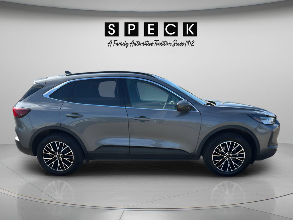Used 2025 Ford Escape SE FWD image 6
