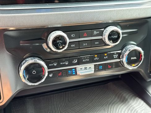 Used 2025 Ford F350 Platinum AWD/4WD image 19