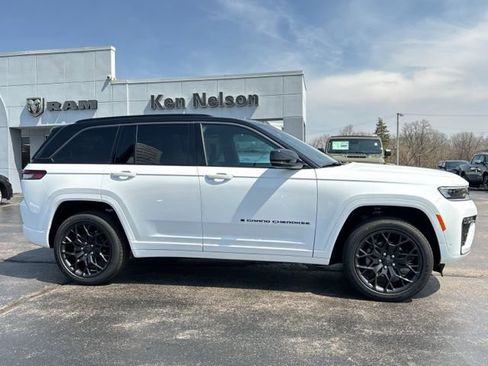 New 2026 Jeep Grand Cherokee Summit AWD/4WD image 17
