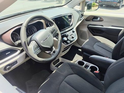 Used 2024 Chrysler Voyager LX FWD image 4