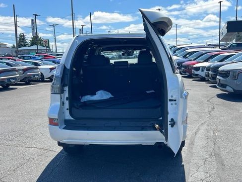 Used 2023 Lexus GX 460 Premium w/ Premium Package AWD/4WD image 10