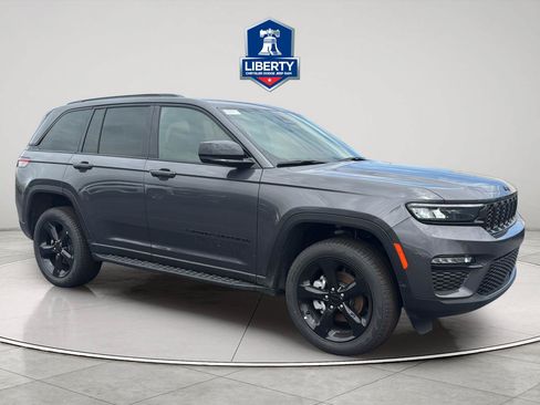New 2025 Jeep Grand Cherokee Limited w/ Black Appearance Package AWD/4WD image 15
