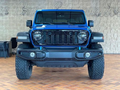 Used 2024 Jeep Wrangler Unlimited AWD/4WD image 3