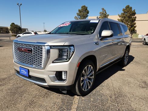 Used 2022 GMC Yukon XL Denali image 3