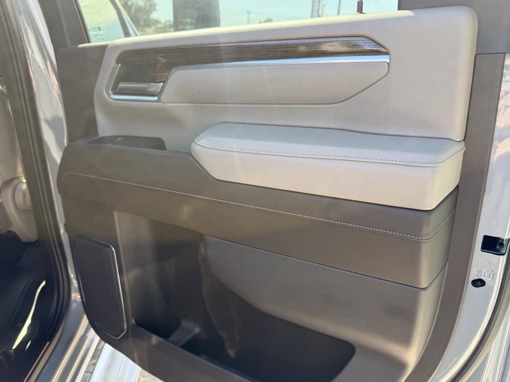 Used 2025 GMC Sierra 3500 SLE w/ Preferred Package RWD image 31
