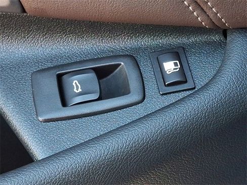 Used 2023 BMW 530e xDrive w/ Premium Package image 29