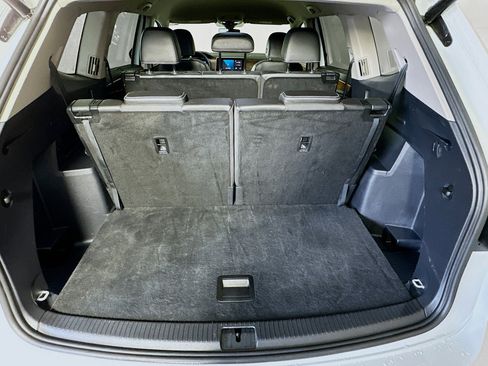 Used 2025 Volkswagen Atlas SE image 30